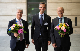 The-winners-of-the-awards-of-excellence-Pierre-Colon-Prof.-dr.-Sebastian-Paris-President-EFCD-Berlin-Prof.-dr.-Reinhard-Hickel_9.-CONSEURO-Berlin